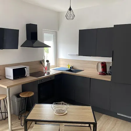 Studio Renove Proche Plage Et Commerces, Lumineux, Equipe, Situe Au 1er Etage Avec Stationnement Proche - Fr-1-730-50 * Fort-Mahon-Plage